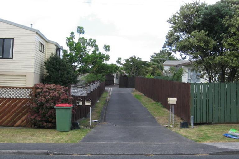 Photo of property in 2/15 Hale Crescent, Bayview, Auckland, 0629