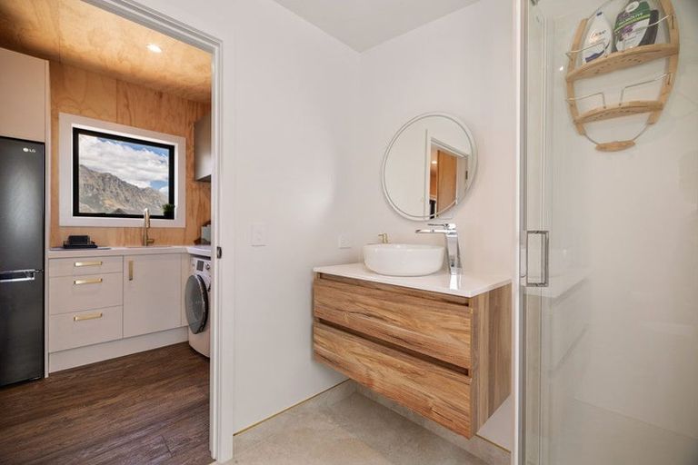 Photo of property in 16 Runholder Rise, Jacks Point, 9371