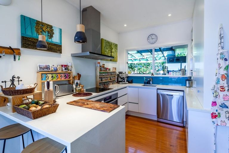 Photo of property in 312 Glengarry Road, Glen Eden, Auckland, 0602