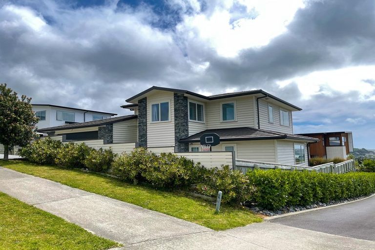 Photo of property in 129 Endeavour Drive, Whitby, Porirua, 5024