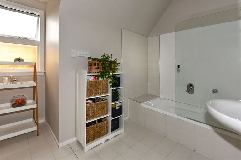 Photo of property in 20 Hampton Place, Burnside, Christchurch, 8053