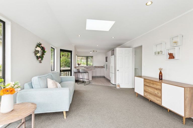 Photo of property in 13 Chastudon Place, Tawa, Wellington, 5028