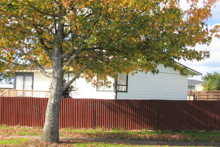 Photo of property in 61 Sikkim Crescent, Clover Park, Auckland, 2019