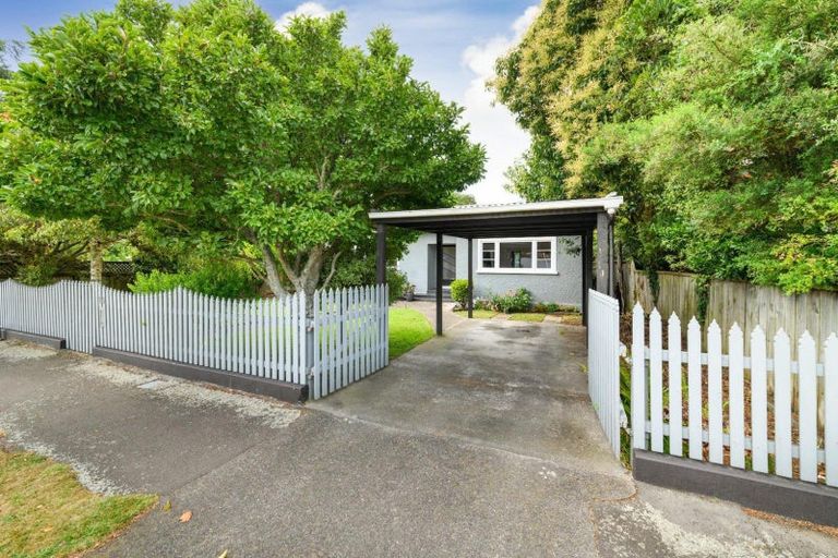 Photo of property in 10 Hardie Street, Hokowhitu, Palmerston North, 4410