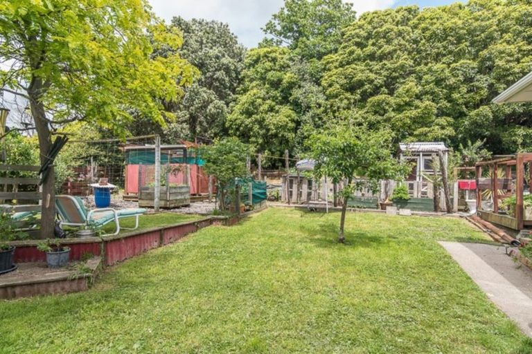 Photo of property in 12 Brazier Grove, Paraparaumu, 5032