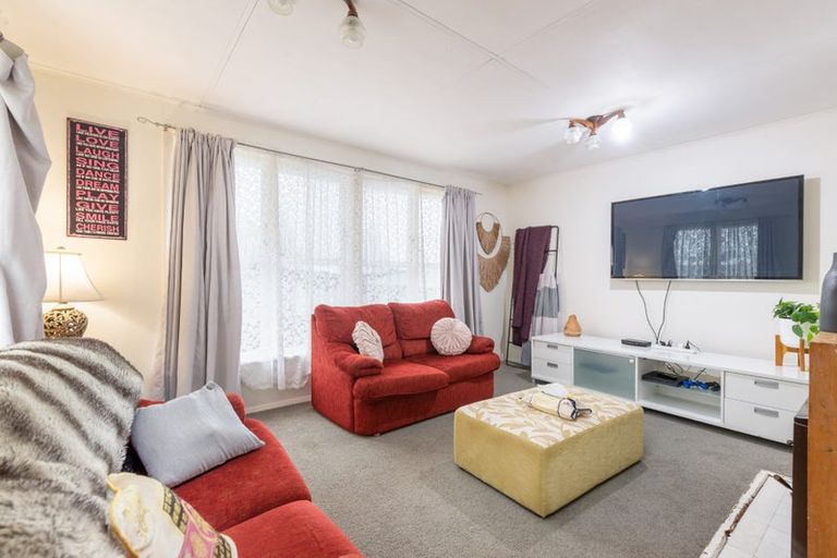 Photo of property in 90a Corinna Street, Waitangirua, Porirua, 5024