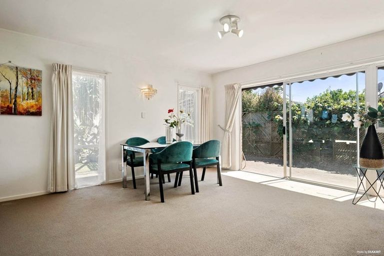 Photo of property in 2/957a Beach Road, Torbay, Auckland, 0630