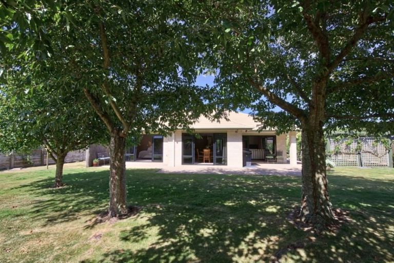 Photo of property in 24 Montgomery Crescent, Kinloch, Taupo, 3377