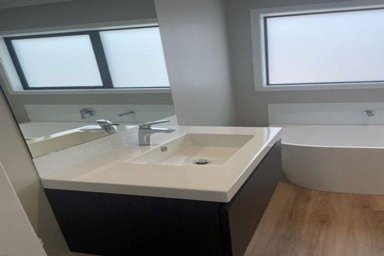 Photo of property in 24 Koru Loop, Paraparaumu, 5032