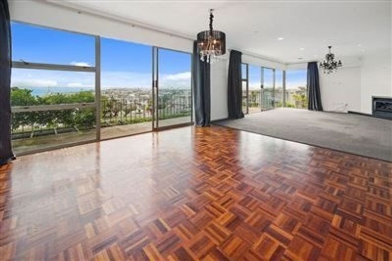 Photo of property in 13 Katui Street, Castor Bay, Auckland, 0620