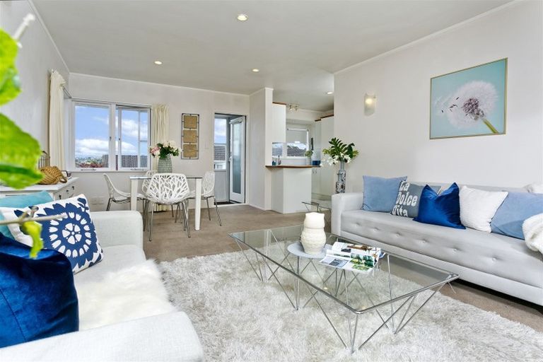 Photo of property in 2/7 Richards Avenue, Forrest Hill, Auckland, 0620