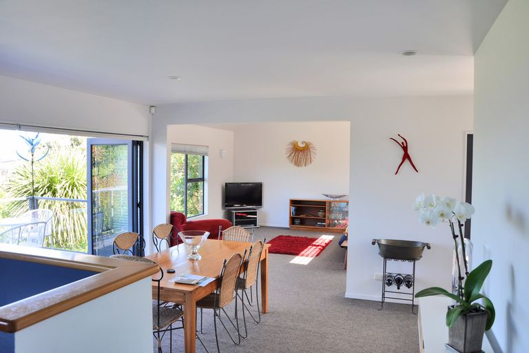 Photo of property in 16 Barrier View Road, Leigh, 0985