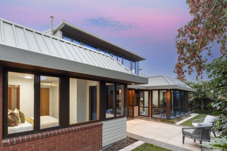 Photo of property in 16 Kent Lodge Avenue, Avonhead, Christchurch, 8042