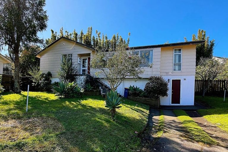 Photo of property in 67 Cedar Heights Avenue, Massey, Auckland, 0614