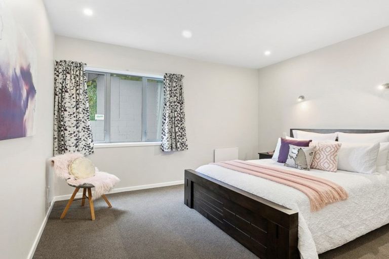 Photo of property in 9 Inverell Way, Seatoun, Wellington, 6022