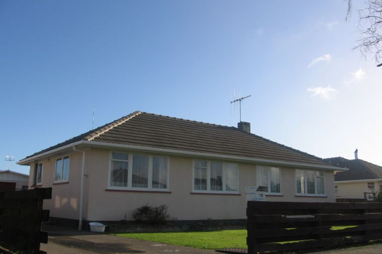 Photo of property in 18 Manchester Street, Takaro, Palmerston North, 4412