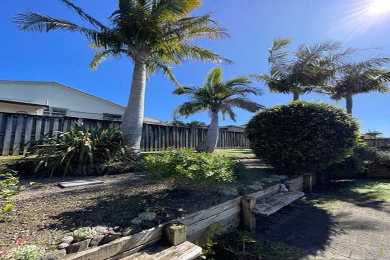 Photo of property in 20 Rush Creek Drive, Westgate, Auckland, 0614