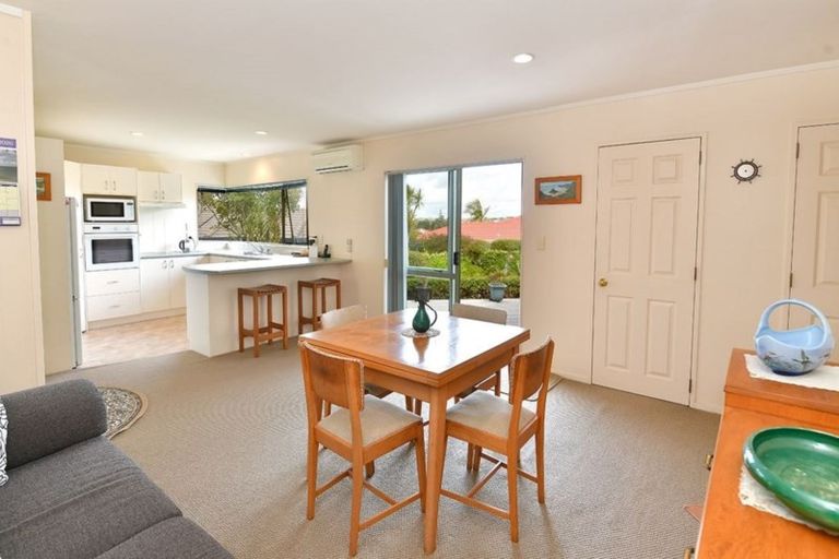 Photo of property in 9 Kath Hopper Drive, Orewa, 0931