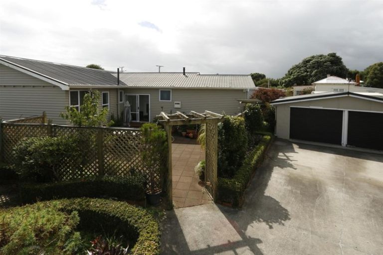 Photo of property in 5 Whitcombe Road, Opunake, 4616