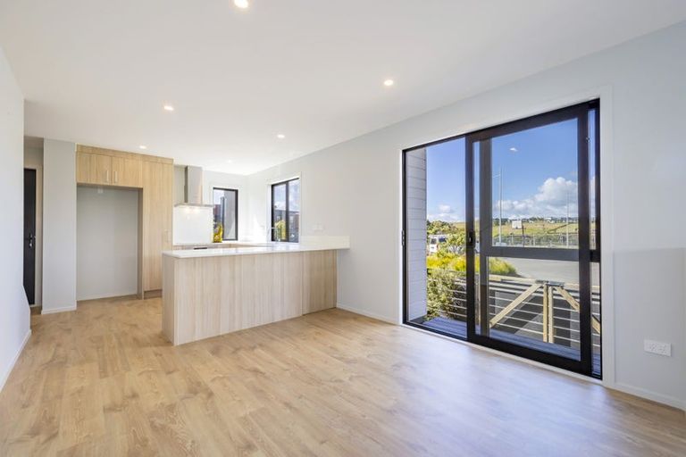 Photo of property in 2a Nerita Place, Long Bay, Auckland, 0630