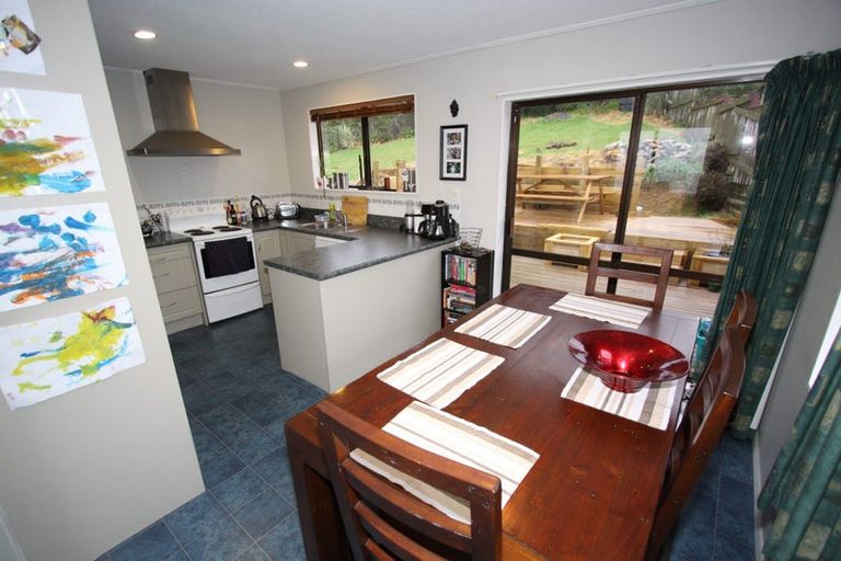 Photo of property in 15 Rice Crescent, Newlands, Wellington, 6037