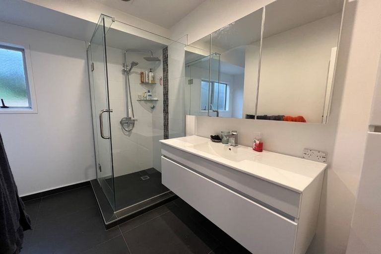 Photo of property in 27 Park Hill Road, Birkenhead, Auckland, 0626