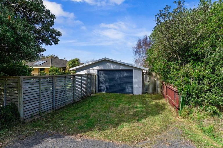 Photo of property in 674 Waikawa Beach Road, Waikawa Beach, Levin, 5573