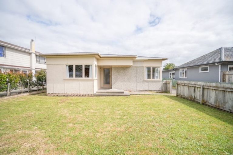 Photo of property in 23 Glasgow Street, Takaro, Palmerston North, 4412