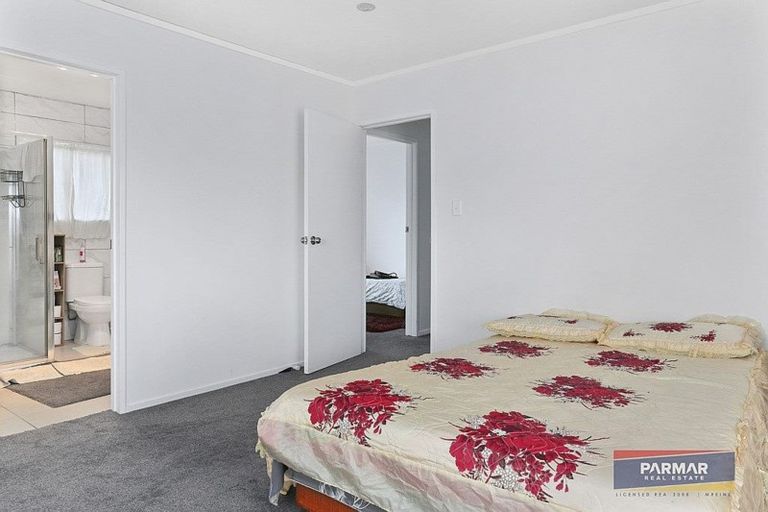 Photo of property in 64 Reynella Drive, Massey, Auckland, 0614