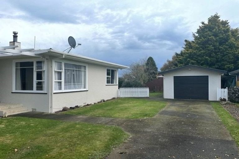 Photo of property in 24 Kent Crescent, Awapuni, Palmerston North, 4412