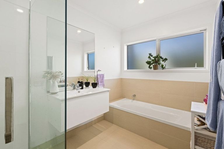 Photo of property in 25a Elizabeth Street, Orewa, 0931