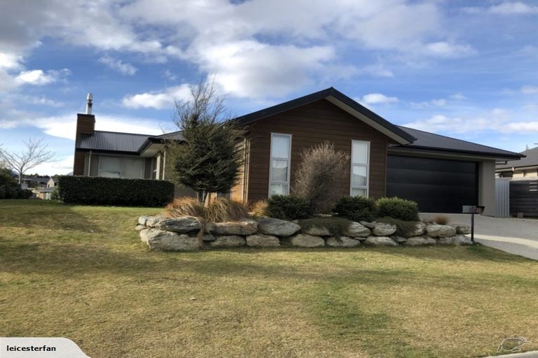 Photo of property in 11 Sunnyside Lane, Wanaka, 9305