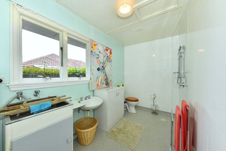 Photo of property in 19 Middlepark Road, Sockburn, Christchurch, 8042