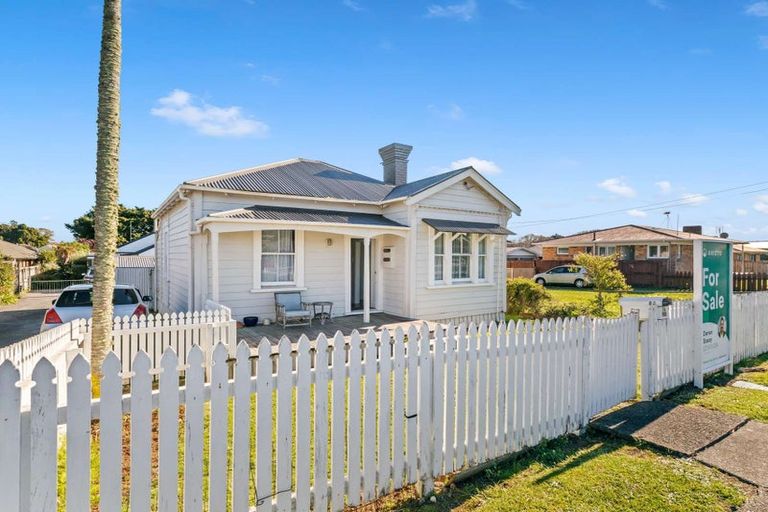 Photo of property in 14 Dublin Street, Pukekohe, 2120