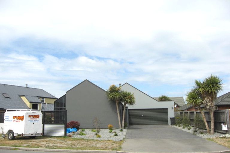 Photo of property in 4 Flaxgrove Place, Parklands, Christchurch, 8083