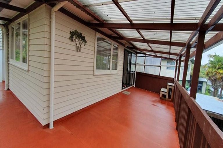 Photo of property in 13 Vina Place, Massey, Auckland, 0614