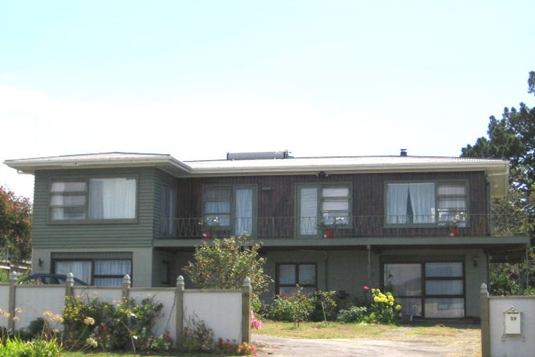 Photo of property in 34 Hyde Road, Rothesay Bay, Auckland, 0630
