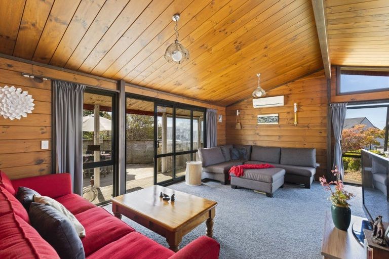 Photo of property in 2 Honnor Place, Hurdon, New Plymouth, 4310