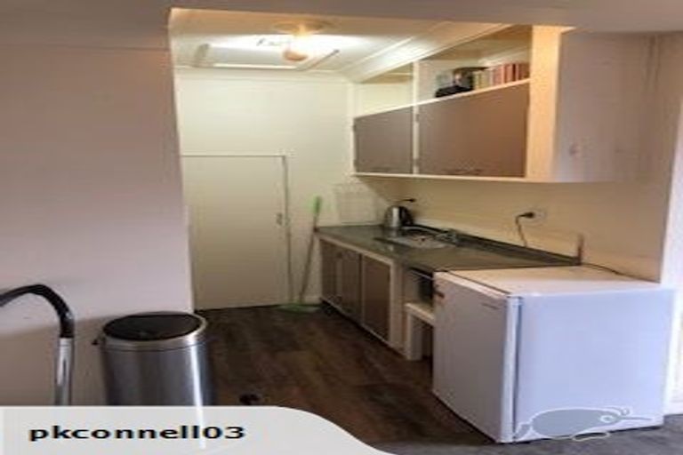 Photo of property in 19 Black Rock Road, Newlands, Wellington, 6037