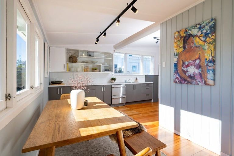 Photo of property in 9 Kinross White Street, Napier South, Napier, 4110