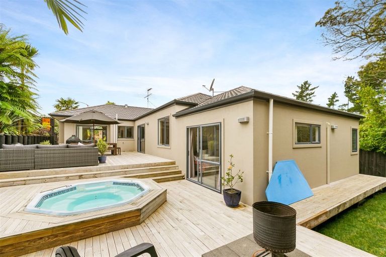 Photo of property in 13 Berkshire Terrace, Massey, Auckland, 0614