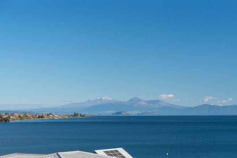 Photo of property in 174 Lake Terrace, Hilltop, Taupo, 3330