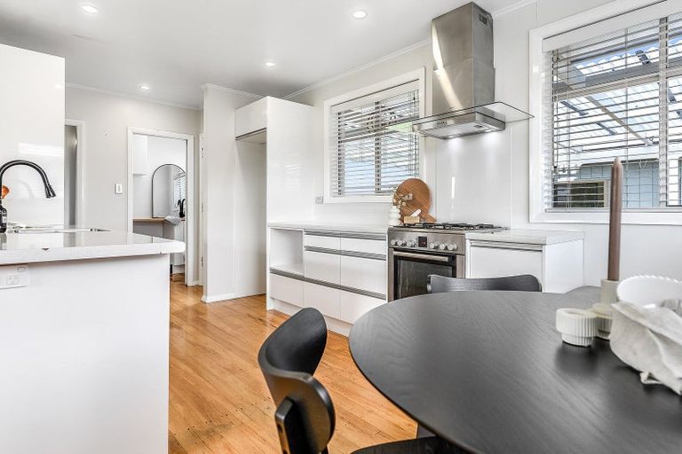 Photo of property in 11 Gerrand Place, Chedworth, Hamilton, 3210