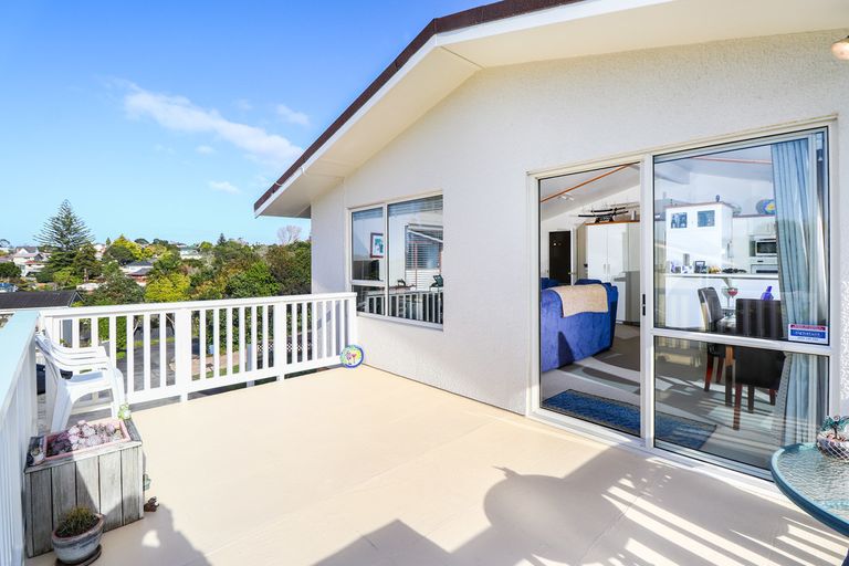 Photo of property in 80h Tirimoana Road, Te Atatu South, Auckland, 0602
