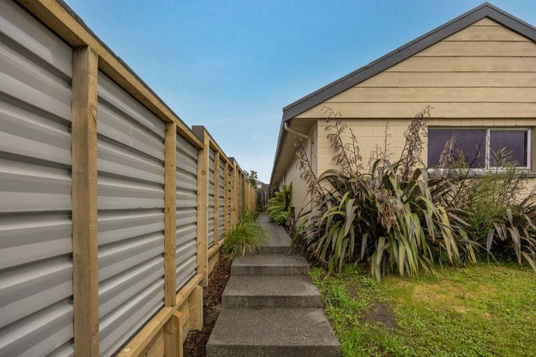 Photo of property in 25 Dunbarton Street, Redwood, Christchurch, 8051