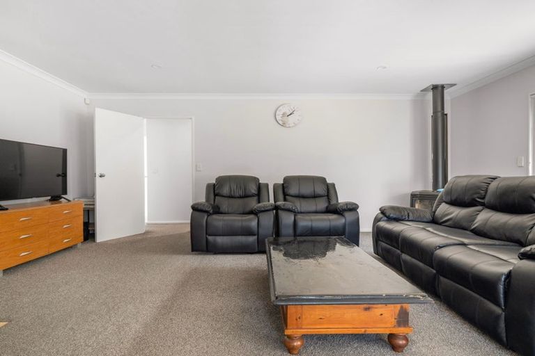 Photo of property in 11 Saralee Drive, Manurewa, Auckland, 2105
