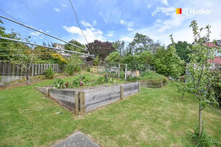 Photo of property in 15 Bayne Terrace, Macandrew Bay, Dunedin, 9014