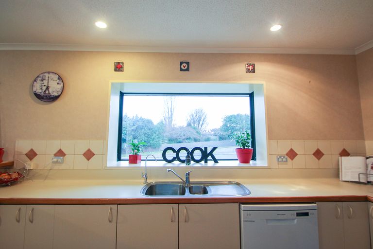 Photo of property in 17 Essex Street, Weston, Oamaru, 9401