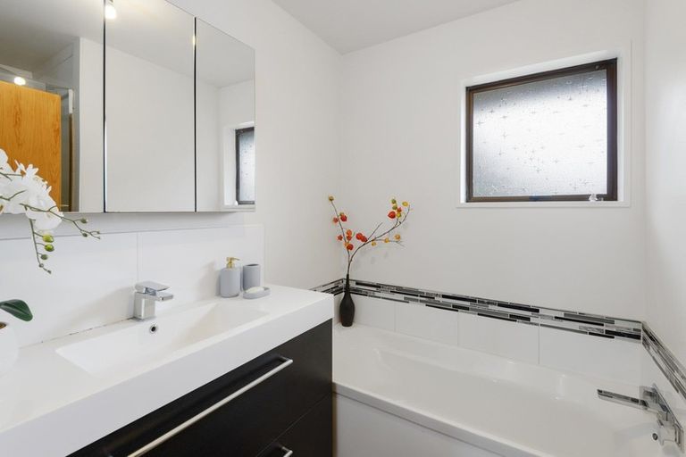 Photo of property in 21 Forest Park Place, Parklands, Christchurch, 8083