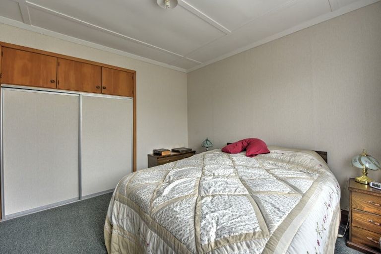 Photo of property in 162 Seaward Road, Edendale, 9825